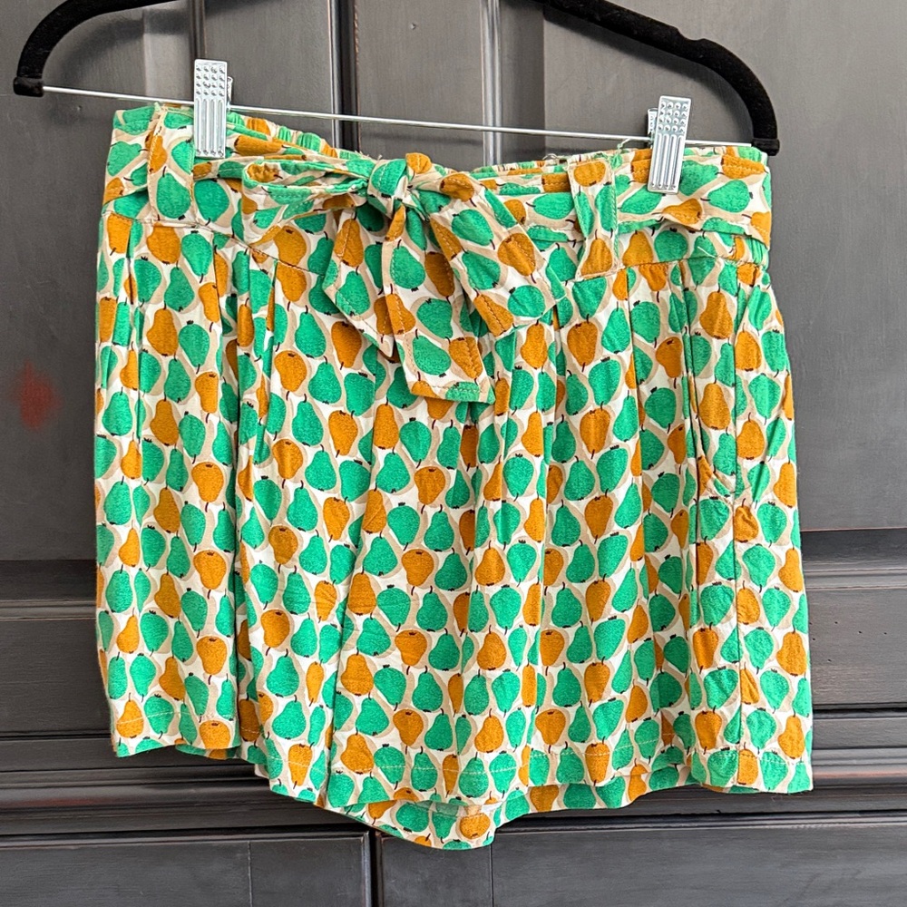Colorful Leaf Print Women's Shorts
